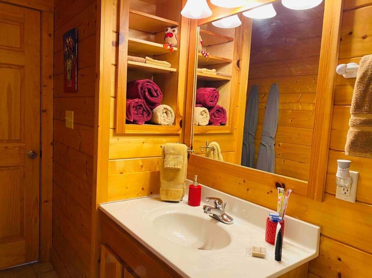 Romantic, Honeymoon Cabin In The Smokies! Gatlinburg Exterior photo