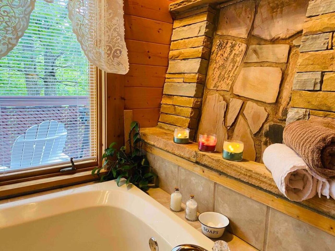 Romantic, Honeymoon Cabin In The Smokies! Gatlinburg Exterior photo