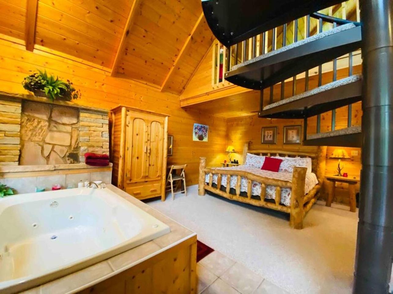 Romantic, Honeymoon Cabin In The Smokies! Gatlinburg Exterior photo