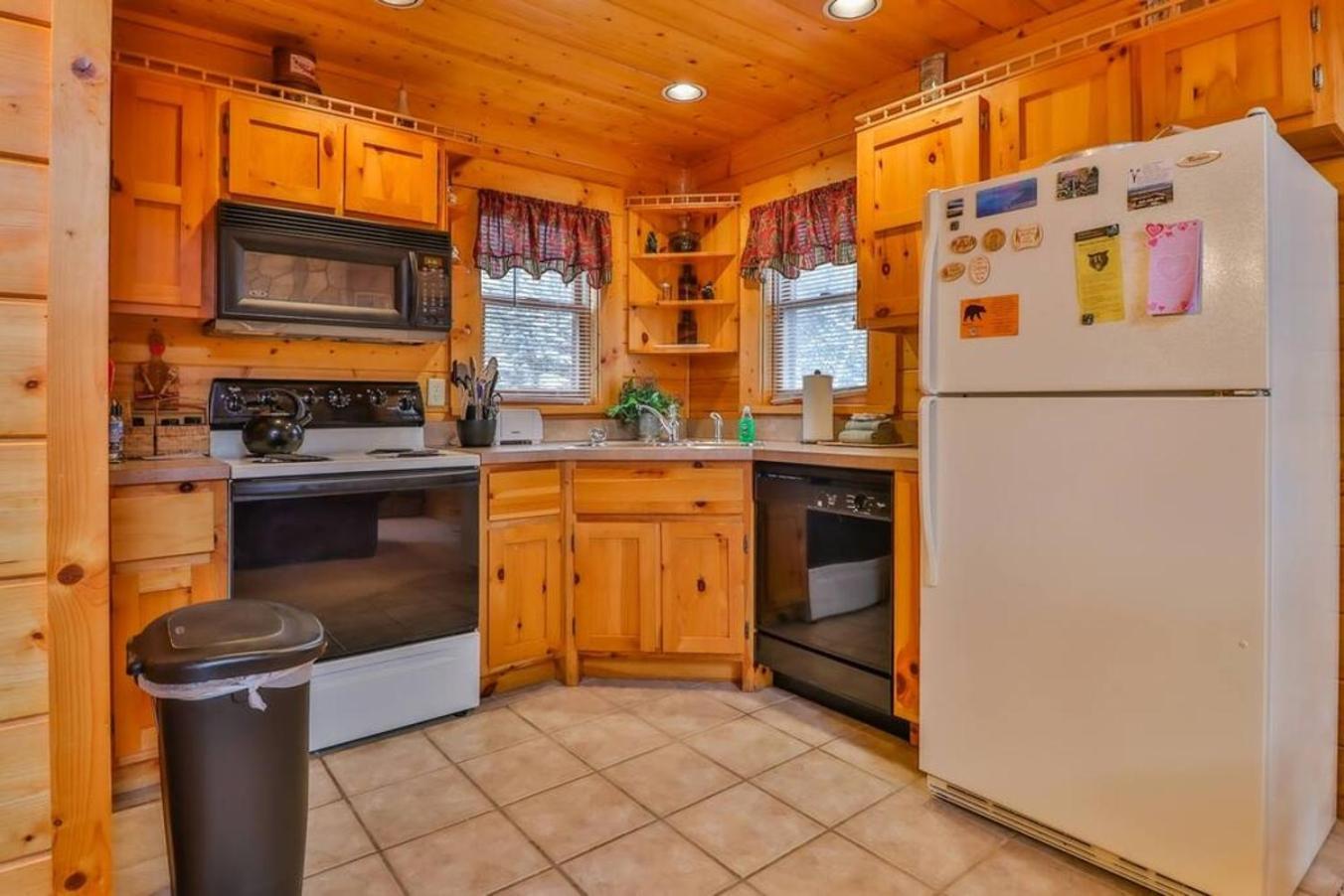 Romantic, Honeymoon Cabin In The Smokies! Gatlinburg Exterior photo